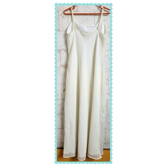 🌷White Floral Dress🌷 - Picture 3 of 12